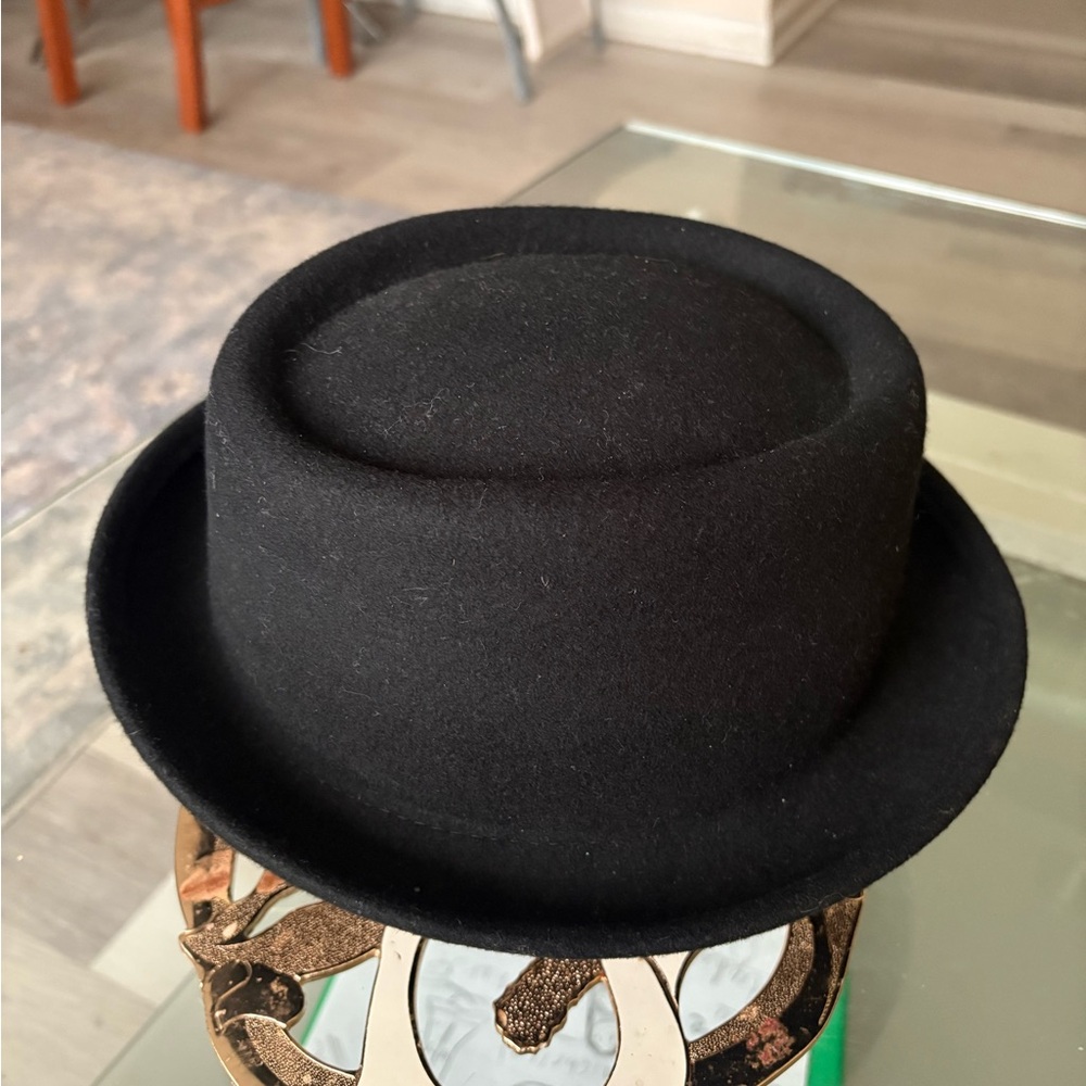 Charm's hat - Picture 3 of 6
